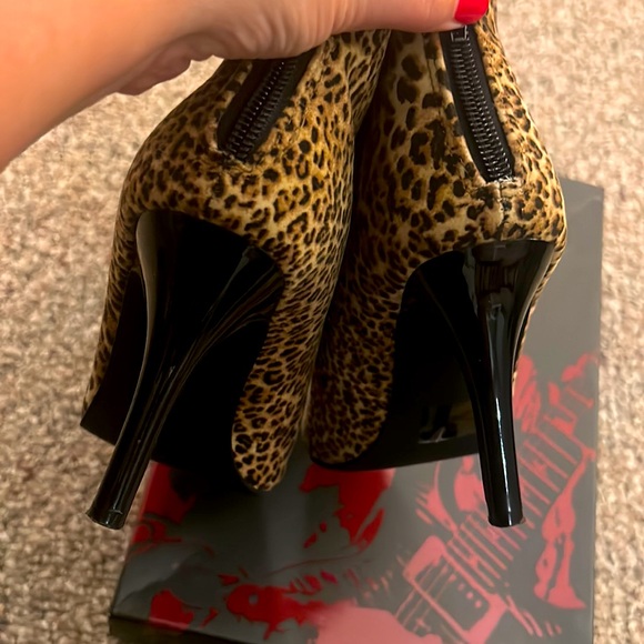 Carlos Santana leopard booties - Picture 5 of 8